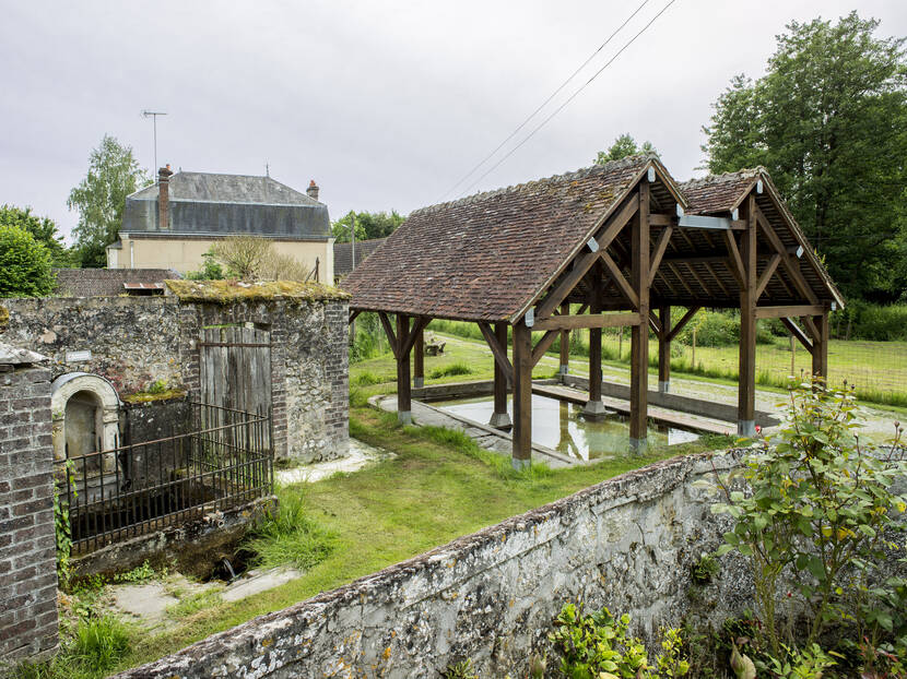 Les deux lavoirs au centre desquels se trouvent l'atrium. Photo Inventaire de la région Centre-Val de Loire.