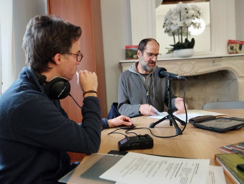 Florent Maillaird, de l’inventaire du patrimoine bâti au sein du Parc, en pleine interview. Photo Inventaire de la région Centre-Val de Loire.